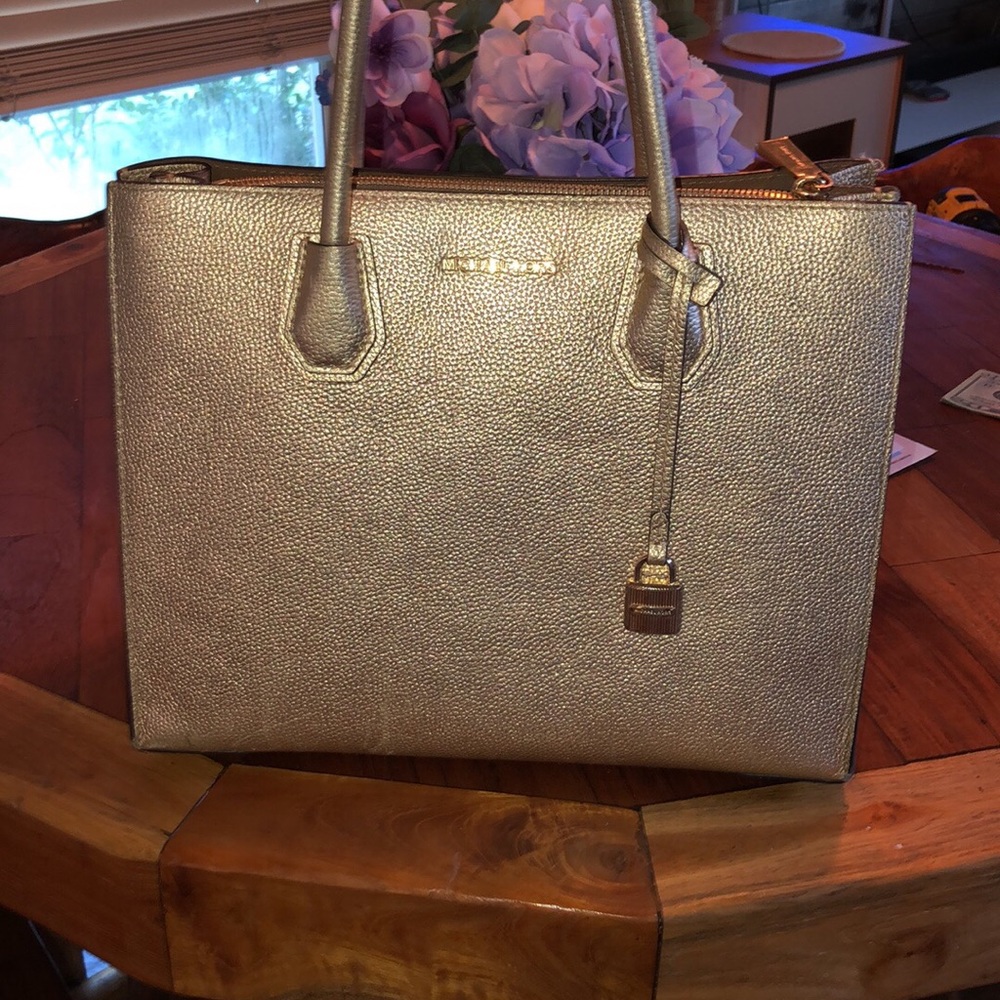 Micheal Kors purse
